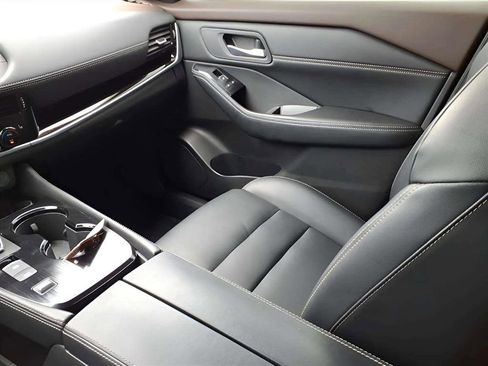 Used 2023 Nissan Rogue SL image 12