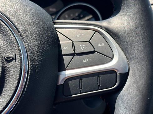 Used 2017 Jeep Compass Latitude w/ Popular Equipment Group AWD/4WD image 18