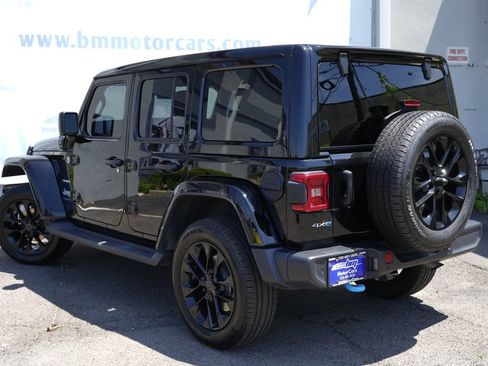 Used 2024 Jeep Wrangler Unlimited Sahara w/ Technology Group AWD/4WD image 4