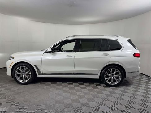 Used 2022 BMW X7 xDrive40i w/ Cold Weather Package image 11
