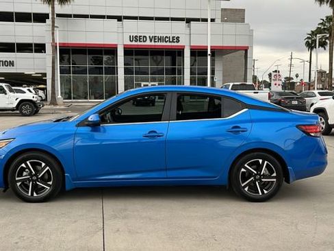 Used 2025 Nissan Sentra SV image 3