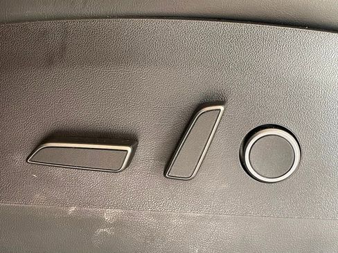 Used 2022 Tesla Model Y Long Range image 12