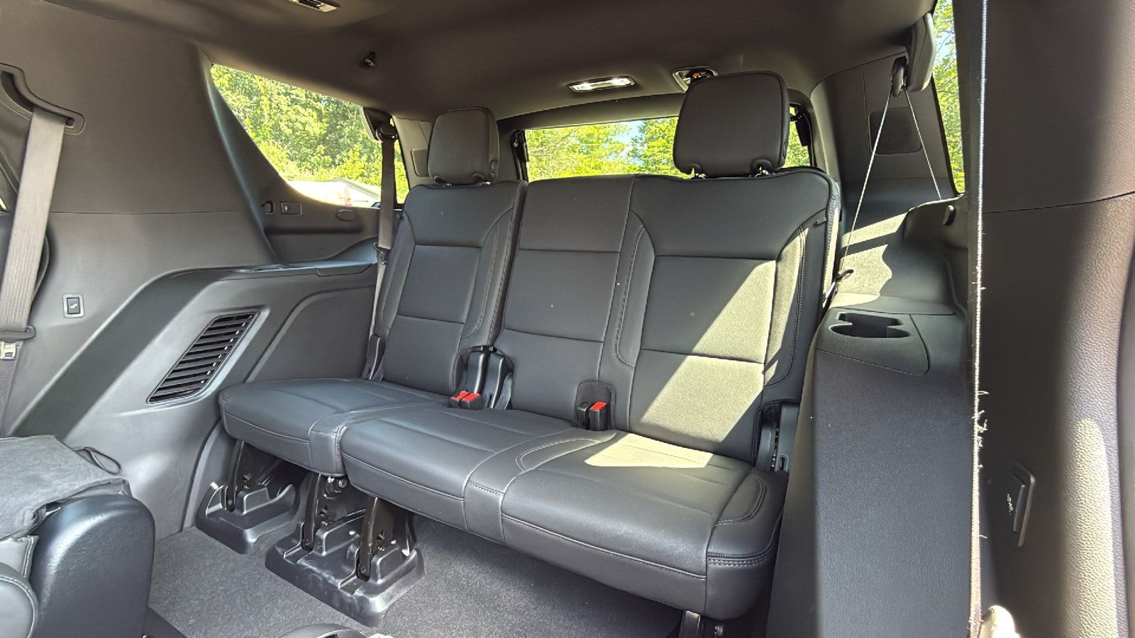 Used 2025 Chevrolet Tahoe High Country AWD/4WD image 30
