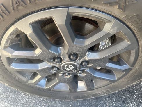 Used 2025 Toyota Sequoia Platinum AWD/4WD image 9