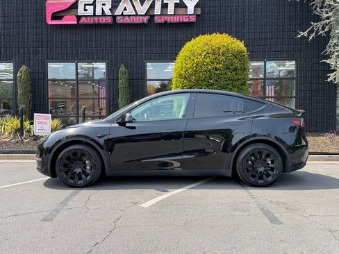 Used 2021 Tesla Model Y Long Range image 9