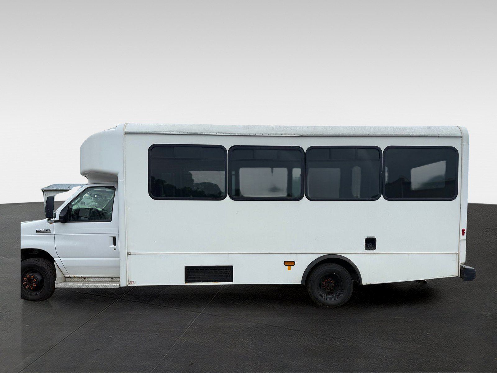 Used 2016 Ford E-450 and Econoline 450 Super Duty w/ Shuttle Bus Prep Package RWD image 7