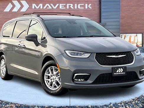 Used 2022 Chrysler Pacifica Touring-L image 1