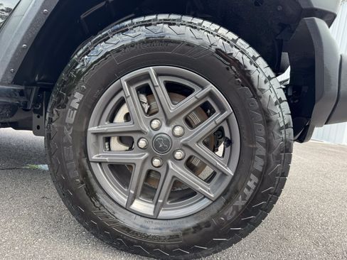 Used 2025 Jeep Wrangler Unlimited Sport AWD/4WD image 14
