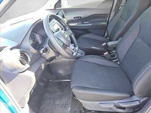 New 2025 Nissan Kicks Play S FWD image 10