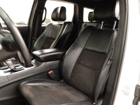 Used 2019 Jeep Grand Cherokee Altitude image 23