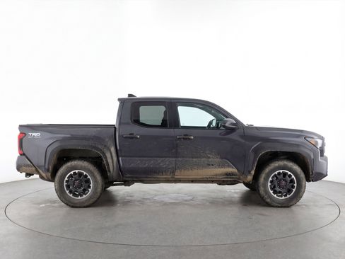 Used 2025 Toyota Tacoma TRD Off-Road image 11