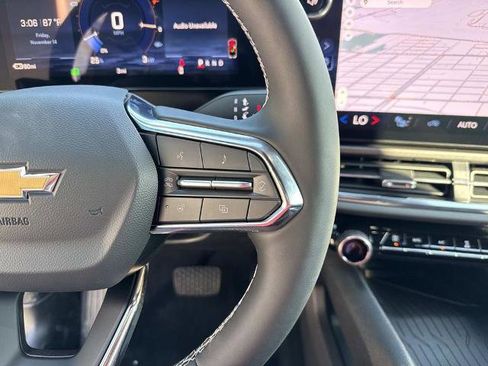 New 2026 Chevrolet Equinox EV LT image 17