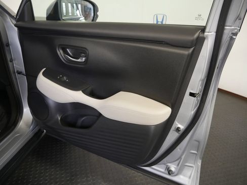Used 2024 Honda HR-V LX image 5
