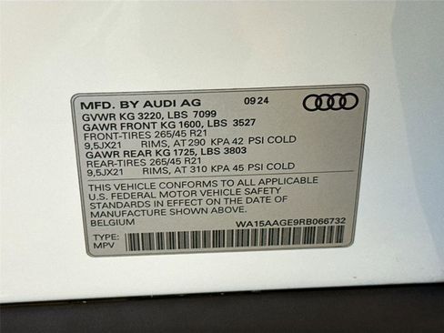 Certified 2024 Audi Q8 e-tron Premium Plus w/ Premium Plus Package AWD/4WD image 34