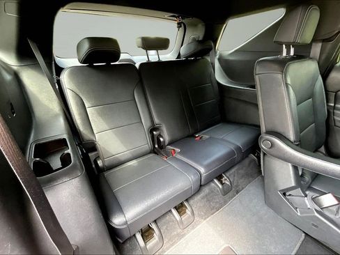 Used 2025 Chevrolet Traverse LT FWD image 25