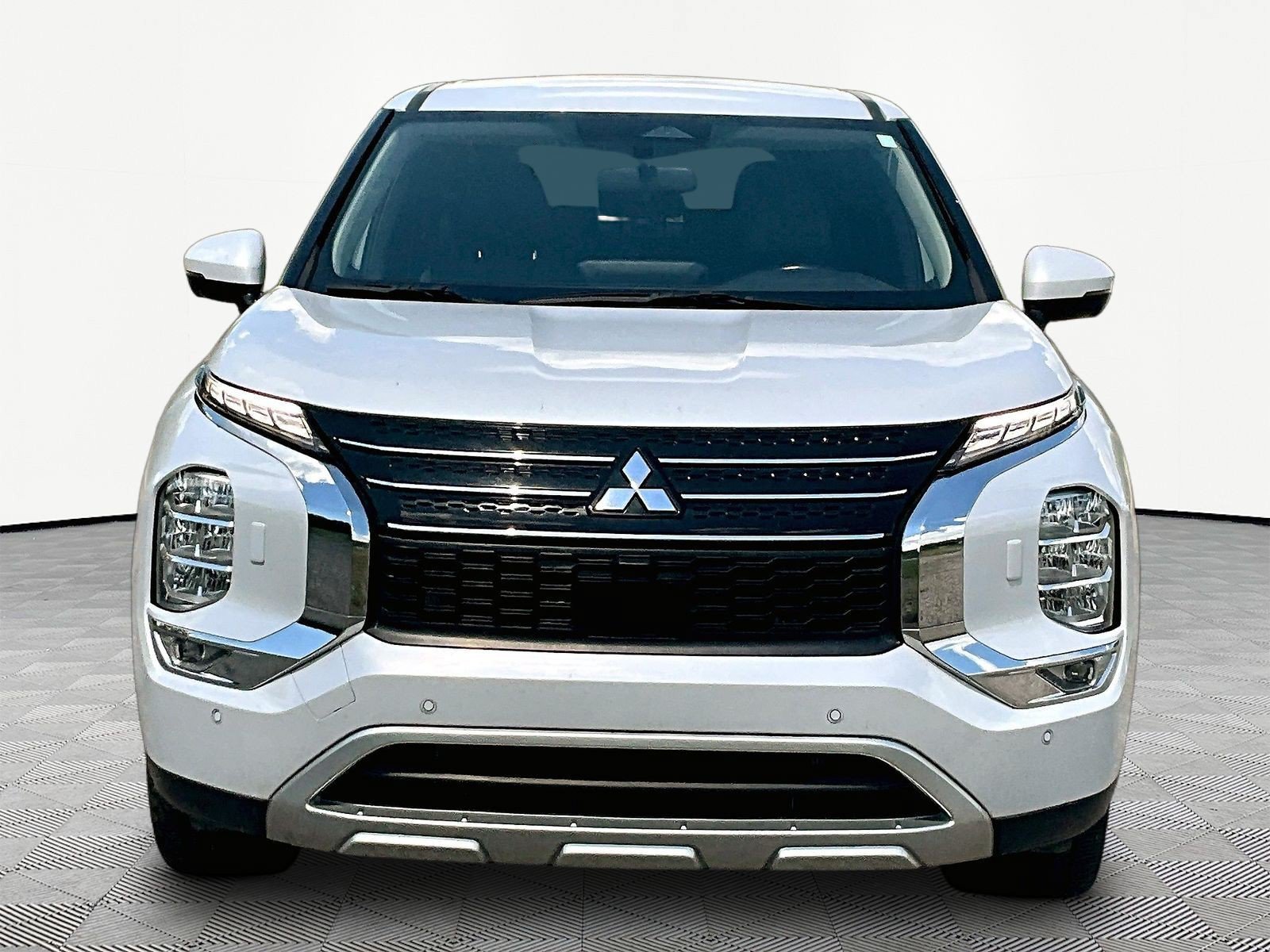 Used 2024 Mitsubishi Outlander SE AWD/4WD image 2