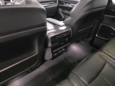 Used 2023 Jeep Wagoneer 4WD w/ Premium Group I image 14