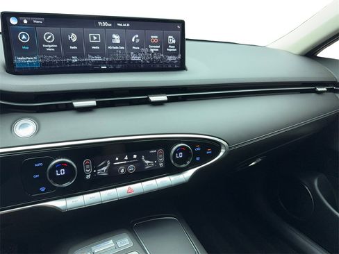 Used 2024 Genesis GV70 2.5T w/ Select Package image 23