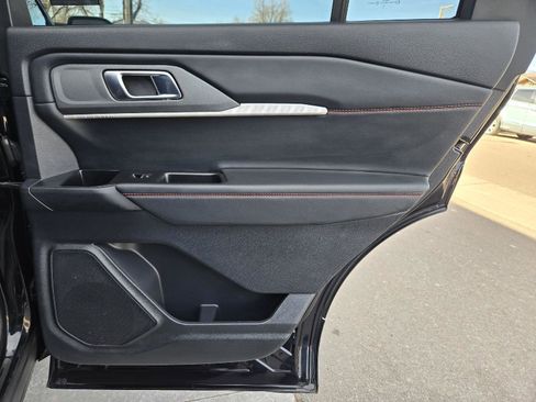 Used 2025 Ford Explorer ST-Line w/ ST-Line Street Pack image 15