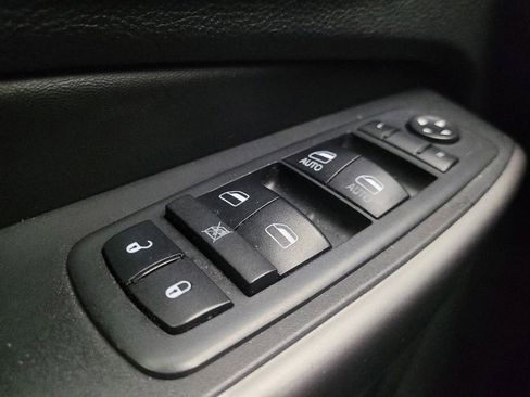 Used 2019 Jeep Cherokee Limited FWD image 27