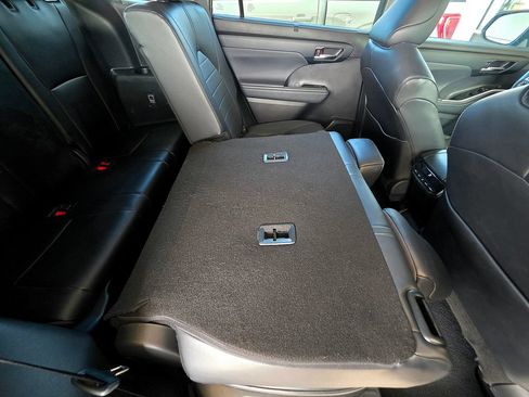 Used 2024 Toyota Highlander Limited AWD/4WD image 64