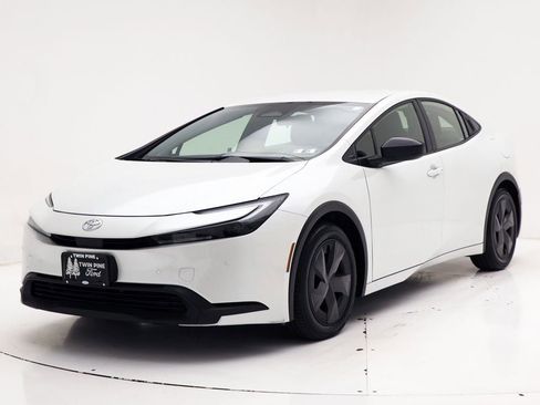 Used 2024 Toyota Prius LE image 5