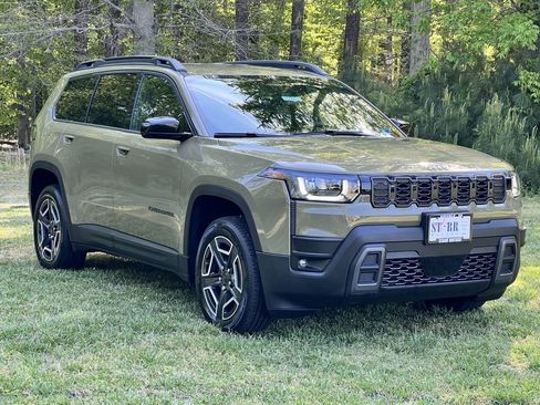 New 2026 Jeep Cherokee Laredo AWD/4WD image 1