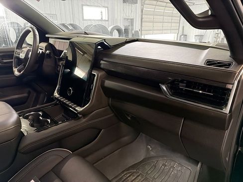 Used 2025 GMC Yukon Elevation w/ LPO, Elevation Black Package image 12