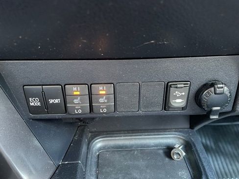 Used 2018 Toyota RAV4 SE w/ Power Extra Value Package AWD/4WD image 18