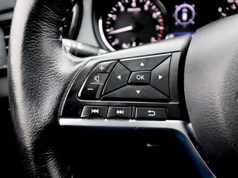 Used 2018 Nissan Rogue SL w/ Premium Package image 32