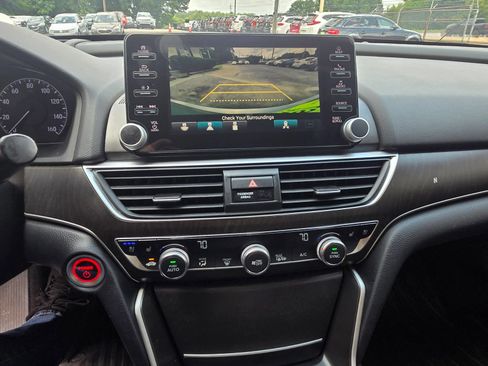Used 2018 Honda Accord Touring image 6