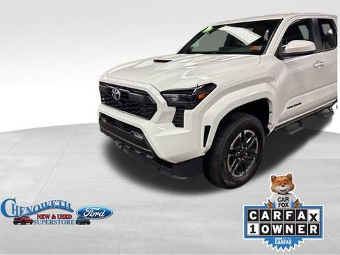 Used 2024 Toyota Tacoma TRD Sport image 2