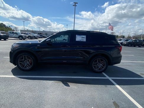 New 2026 Ford Explorer ST-Line w/ ST-Line Street Pack AWD/4WD image 4