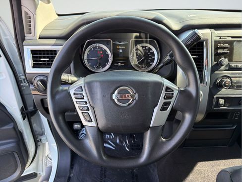 Used 2017 Nissan Titan SV RWD image 10