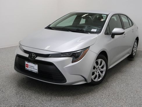 Used 2024 Toyota Corolla LE FWD image 2