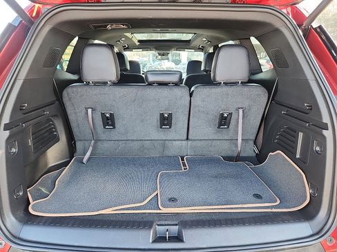 Used 2025 GMC Acadia AT4 image 32