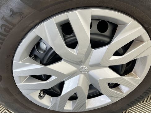 Used 2023 Toyota Corolla Cross L image 14