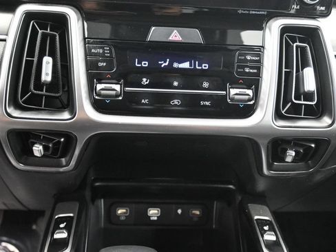 Used 2023 Kia Sorento S w/ Panoramic Sunroof Package FWD image 25