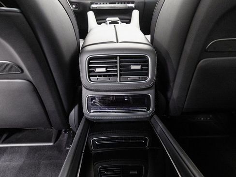 Used 2024 Mercedes-Benz Maybach GLS 600 4MATIC image 30