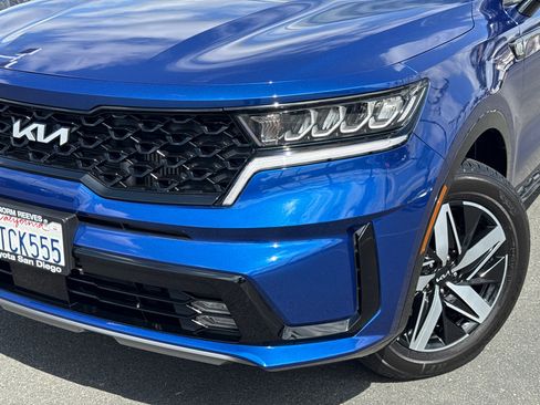 Used 2023 Kia Sorento EX w/ Panoramic Sunroof Package image 3