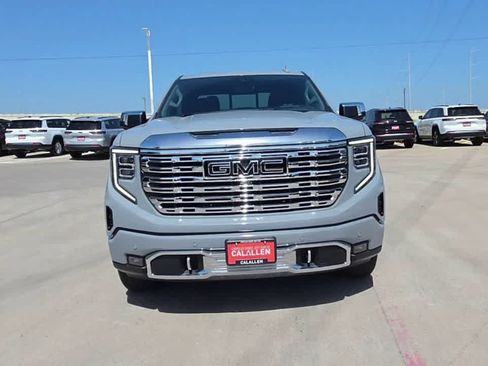 Used 2025 GMC Sierra 1500 Denali w/ Denali Reserve Package AWD/4WD image 3