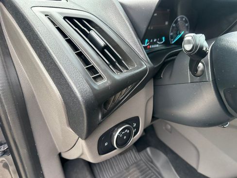 Used 2021 Ford Transit Connect XLT FWD image 12
