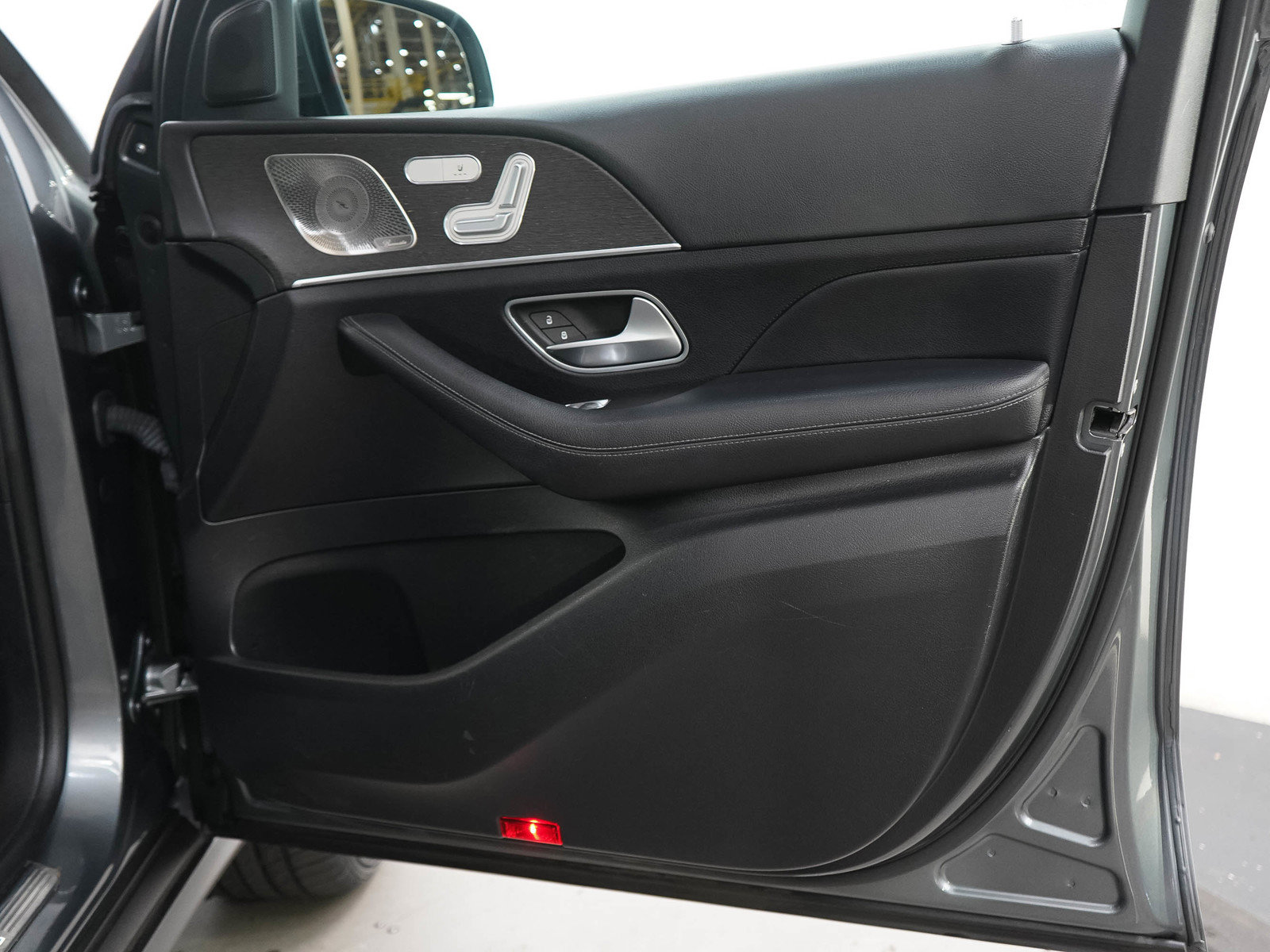 Used 2022 Mercedes-Benz GLE 350 4MATIC w/ Premium Package image 9