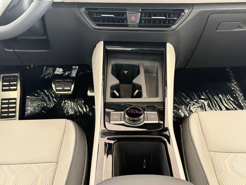New 2026 Volkswagen Tiguan SEL R-Line AWD/4WD image 18