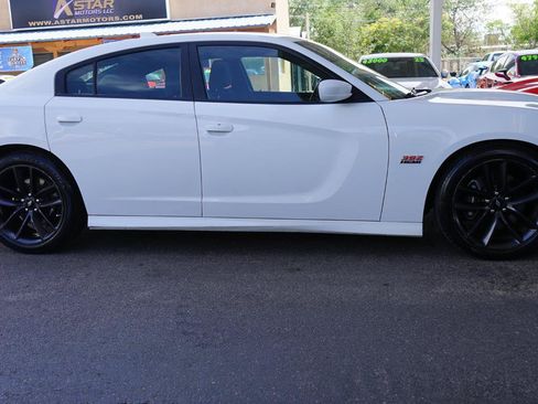 Used 2019 Dodge Charger Scat Pack RWD image 2