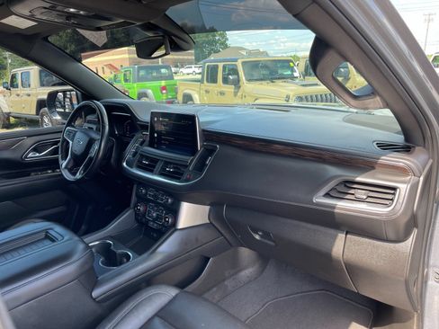 Used 2022 Chevrolet Suburban Z71 AWD/4WD image 19