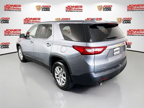 Used 2018 Chevrolet Traverse LS FWD image 2