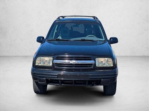Used 2004 Chevrolet Tracker LT image 2