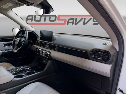 Used 2024 Honda Pilot Touring image 32