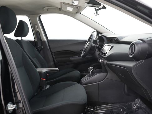 Used 2024 Nissan Kicks S image 11